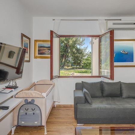 Beachfront Apartment Drazen, With Garden And Parking سبليت المظهر الخارجي الصورة