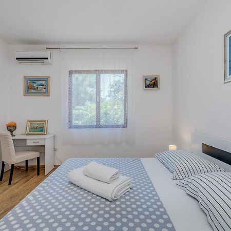 Beachfront Apartment Drazen, With Garden And Parking سبليت المظهر الخارجي الصورة