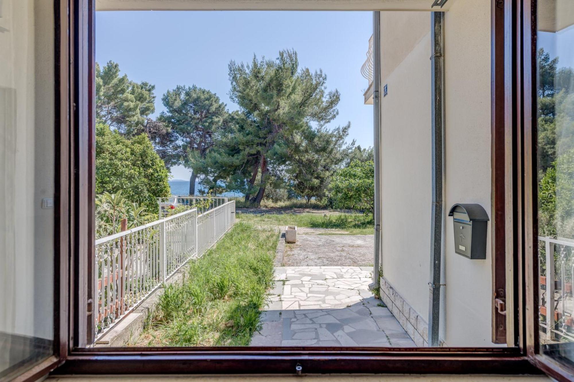 Beachfront Apartment Drazen, With Garden And Parking سبليت المظهر الخارجي الصورة